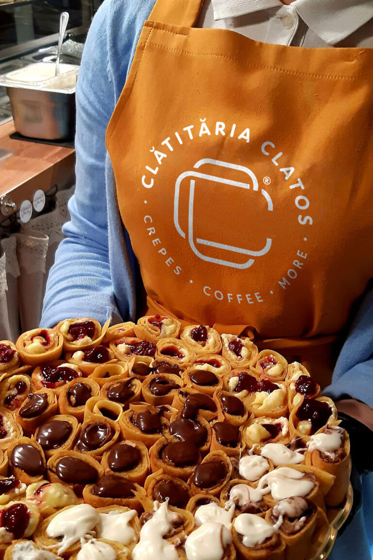 creare-logo-design-identitate-clatitaria-clatos-mockup-apron-sort